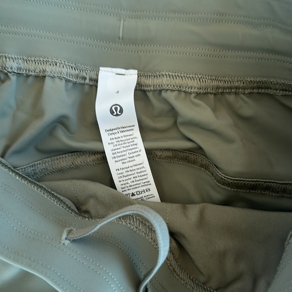 Lululemon Adapted State High-Rise Jogger
Magnetic Closures - Picture 8 of 10